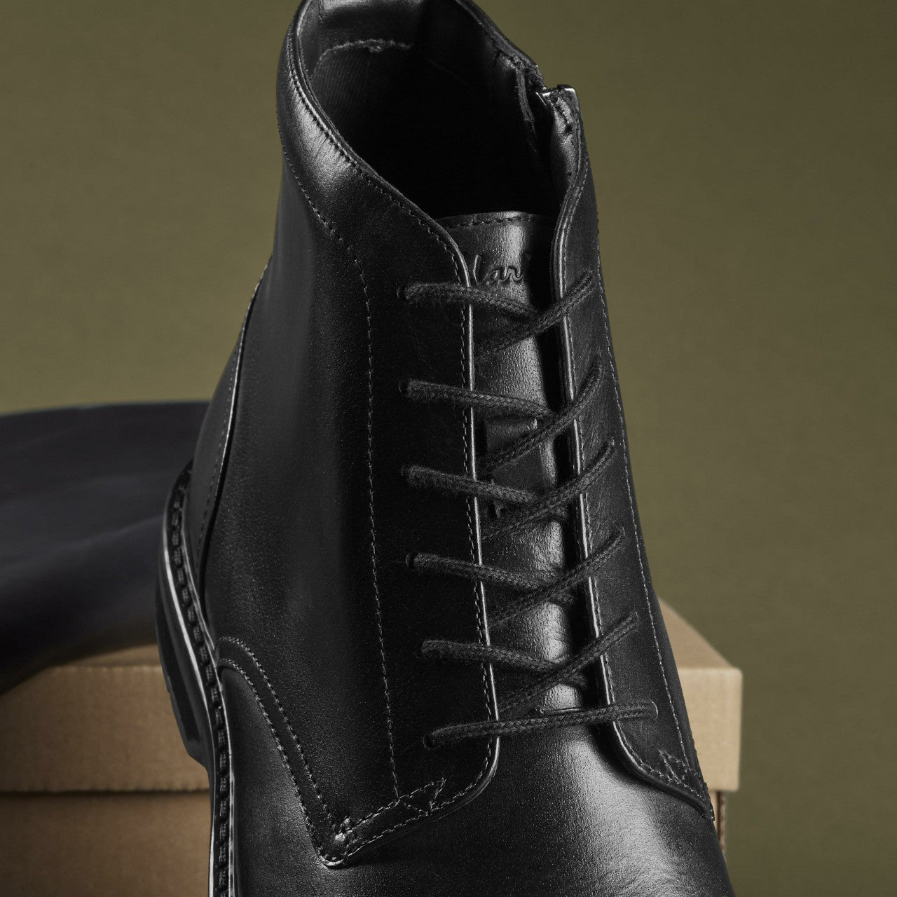 Aldwin Cap Black Leather | Clarks
