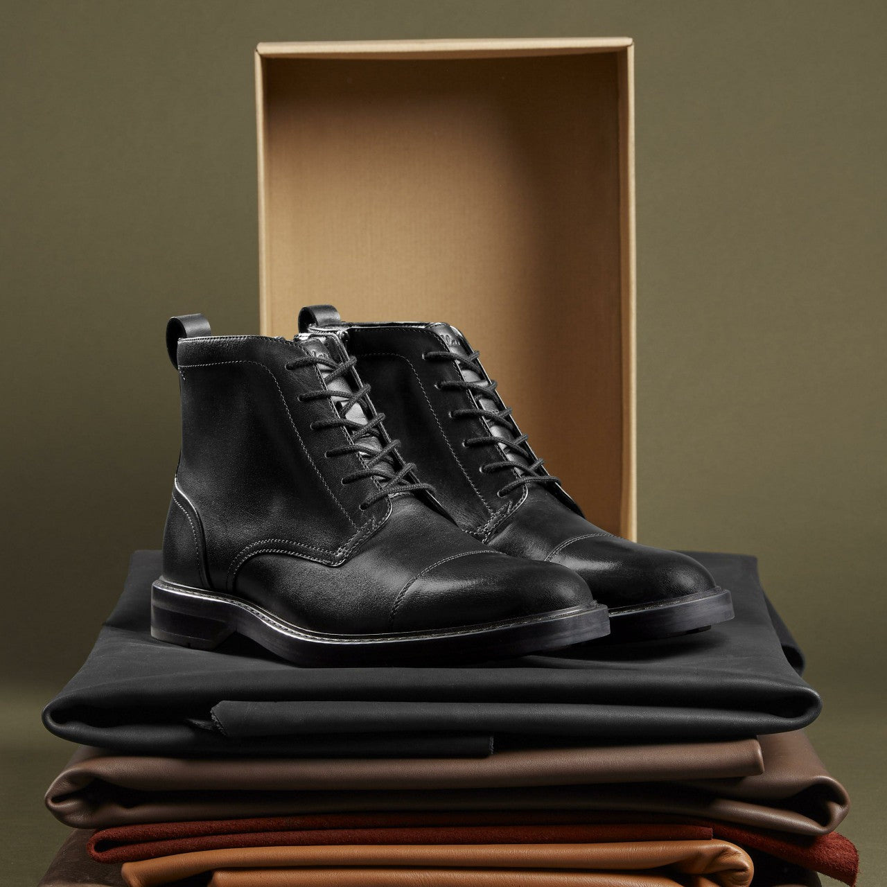Aldwin Cap Black Leather | Clarks